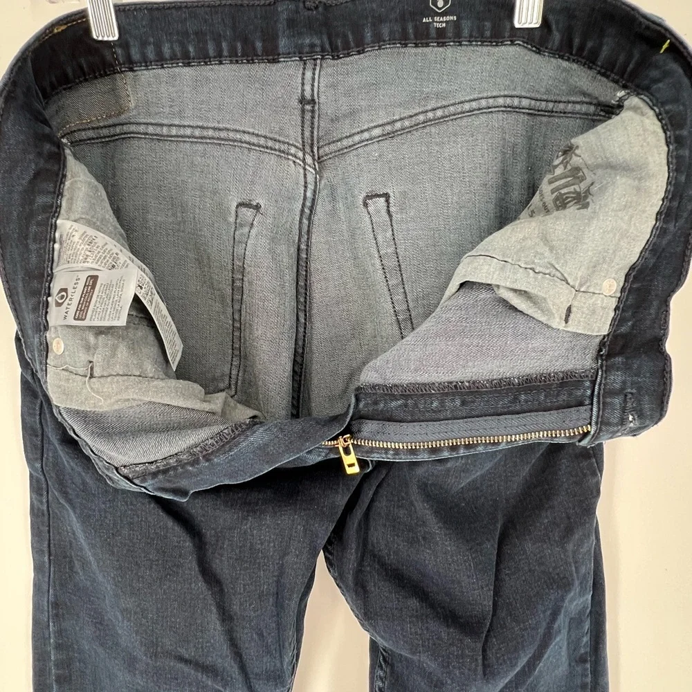 LEVI 502 TAPER FIT SOFT JEANS WITH STRETCH SO MOVES WITH YOU ABD LOOKS‎ GREAT